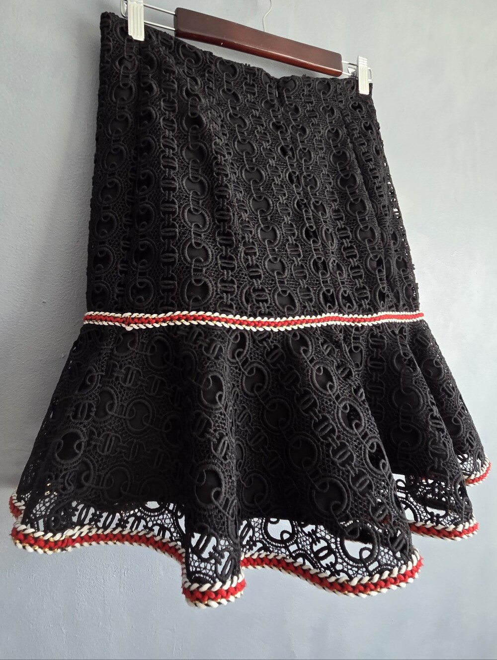 SANDRO PARIS CHAIN-LINK BLACK HEAVY LACE MINI FLOUNCE SKIRT SIZE S